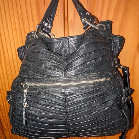 Junior Drake black Italian leather pleated shoulder bag. - Picture 4 of 13